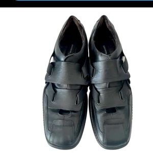 Kenneth Cole NY loafers side 9US men’s black buckle closures so cool 90’s